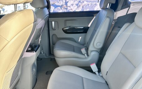 KIA Carnival III, 2018 год, 2 490 000 рублей, 7 фотография