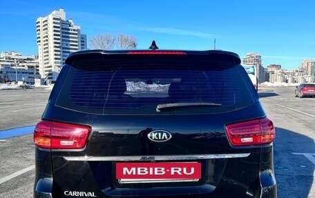 KIA Carnival III, 2018 год, 2 490 000 рублей, 2 фотография