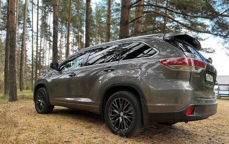 Toyota Highlander III, 2014 год, 2 750 000 рублей, 2 фотография