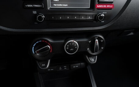 KIA Rio IV, 2018 год, 1 075 000 рублей, 15 фотография