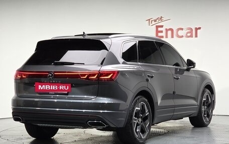 Volkswagen Touran III, 2024 год, 9 870 000 рублей, 2 фотография