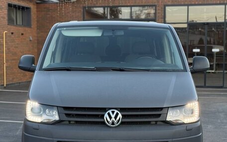 Volkswagen Caravelle T5, 2013 год, 2 750 000 рублей, 3 фотография