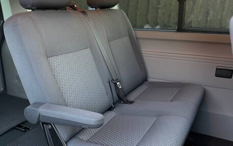 Volkswagen Caravelle T5, 2013 год, 2 750 000 рублей, 19 фотография