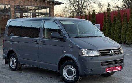 Volkswagen Caravelle T5, 2013 год, 2 750 000 рублей, 2 фотография