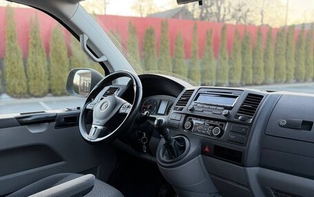 Volkswagen Caravelle T5, 2013 год, 2 750 000 рублей, 21 фотография