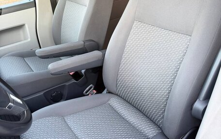 Volkswagen Caravelle T5, 2013 год, 2 750 000 рублей, 32 фотография