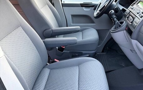 Volkswagen Caravelle T5, 2013 год, 2 750 000 рублей, 29 фотография