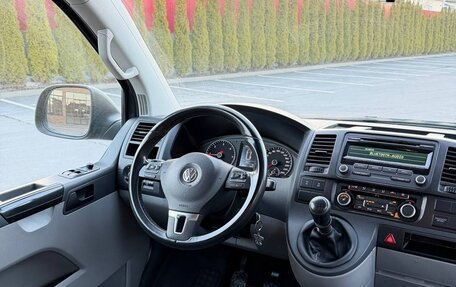 Volkswagen Caravelle T5, 2013 год, 2 750 000 рублей, 22 фотография