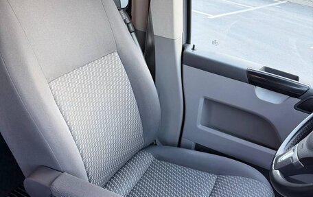 Volkswagen Caravelle T5, 2013 год, 2 750 000 рублей, 31 фотография