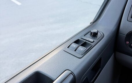 Volkswagen Caravelle T5, 2013 год, 2 750 000 рублей, 33 фотография