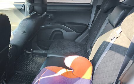 Mitsubishi Outlander III рестайлинг 3, 2011 год, 990 000 рублей, 5 фотография