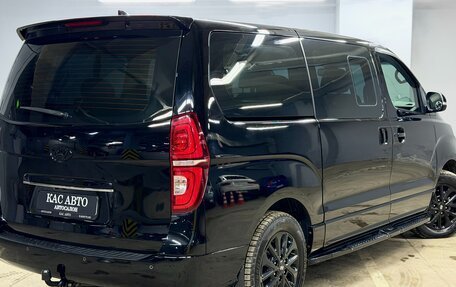 Hyundai Grand Starex Grand Starex I рестайлинг 2, 2018 год, 3 649 000 рублей, 2 фотография