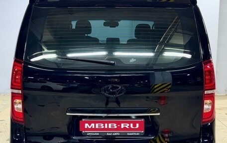 Hyundai Grand Starex Grand Starex I рестайлинг 2, 2018 год, 3 649 000 рублей, 4 фотография