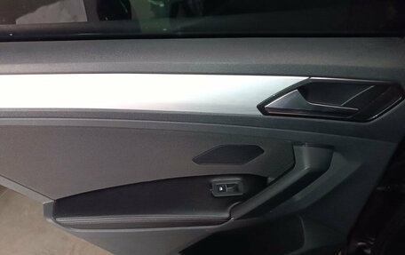 Volkswagen Tiguan II, 2017 год, 2 350 000 рублей, 23 фотография