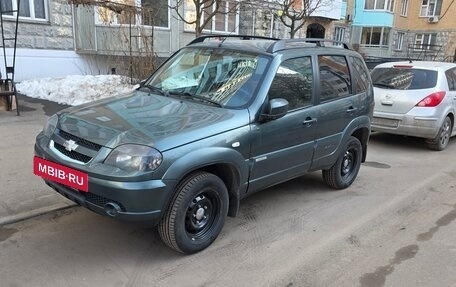 Chevrolet Niva I рестайлинг, 2018 год, 860 000 рублей, 3 фотография
