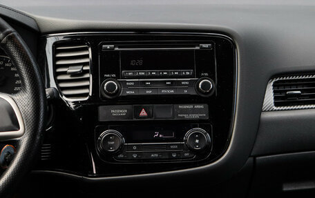 Mitsubishi Outlander III рестайлинг 3, 2015 год, 1 635 000 рублей, 10 фотография