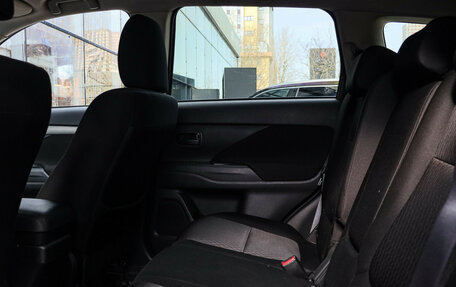 Mitsubishi Outlander III рестайлинг 3, 2015 год, 1 635 000 рублей, 8 фотография