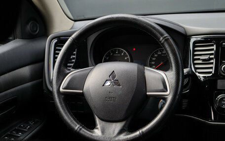 Mitsubishi Outlander III рестайлинг 3, 2015 год, 1 635 000 рублей, 11 фотография