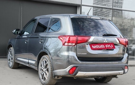 Mitsubishi Outlander III рестайлинг 3, 2015 год, 1 635 000 рублей, 6 фотография