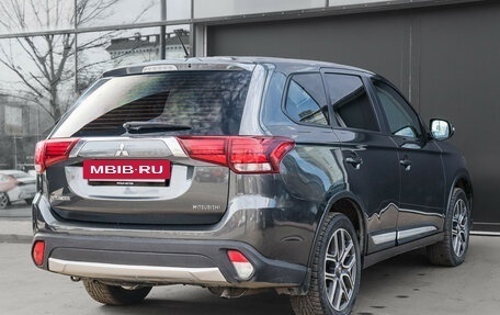 Mitsubishi Outlander III рестайлинг 3, 2015 год, 1 635 000 рублей, 4 фотография