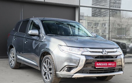 Mitsubishi Outlander III рестайлинг 3, 2015 год, 1 635 000 рублей, 3 фотография