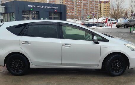 Toyota Prius Alpha I (ZVW40/41), 2013 год, 1 390 000 рублей, 2 фотография