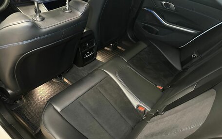 BMW 3 серия, 2019 год, 3 040 000 рублей, 18 фотография