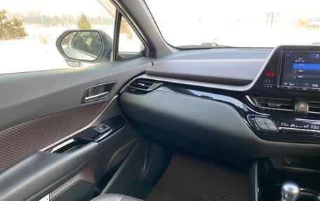 Toyota C-HR I рестайлинг, 2018 год, 2 199 000 рублей, 17 фотография