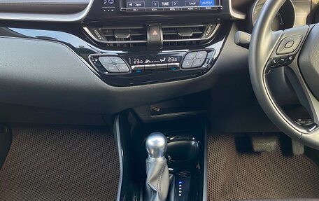 Toyota C-HR I рестайлинг, 2018 год, 2 199 000 рублей, 14 фотография