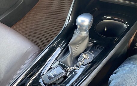 Toyota C-HR I рестайлинг, 2018 год, 2 199 000 рублей, 21 фотография