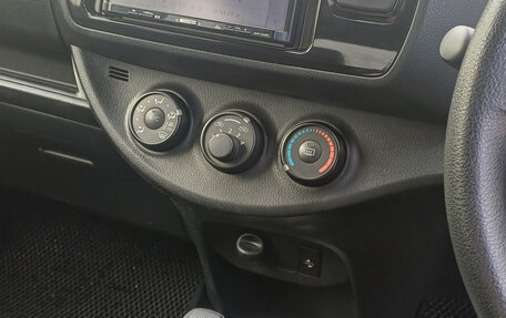 Toyota Vitz, 2018 год, 899 000 рублей, 13 фотография