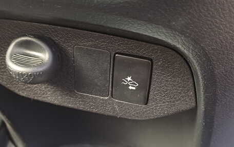 Toyota Vitz, 2018 год, 899 000 рублей, 21 фотография