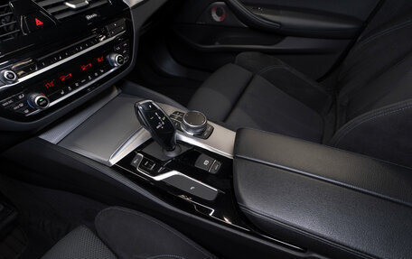 BMW 5 серия, 2018 год, 3 380 000 рублей, 14 фотография