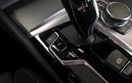 BMW 5 серия, 2018 год, 3 380 000 рублей, 15 фотография