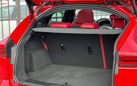 Jaguar E-Pace, 2019 год, 3 080 000 рублей, 7 фотография