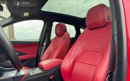 Jaguar E-Pace, 2019 год, 3 080 000 рублей, 15 фотография