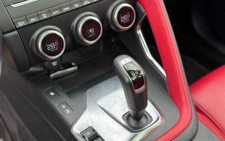 Jaguar E-Pace, 2019 год, 3 080 000 рублей, 17 фотография