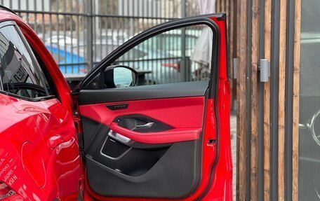 Jaguar E-Pace, 2019 год, 3 080 000 рублей, 25 фотография