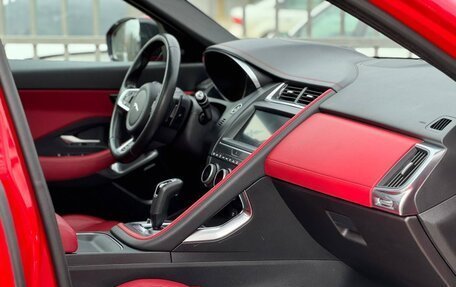 Jaguar E-Pace, 2019 год, 3 080 000 рублей, 26 фотография