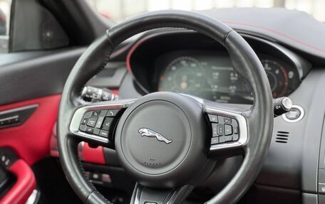 Jaguar E-Pace, 2019 год, 3 080 000 рублей, 30 фотография