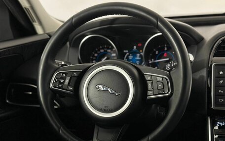 Jaguar XE I рестайлинг, 2016 год, 1 900 000 рублей, 16 фотография