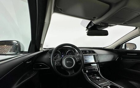 Jaguar XE I рестайлинг, 2016 год, 1 900 000 рублей, 15 фотография