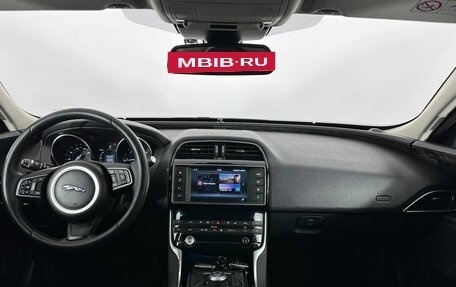 Jaguar XE I рестайлинг, 2016 год, 1 900 000 рублей, 13 фотография