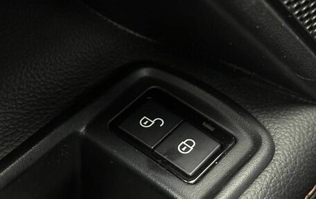 Jaguar XE I рестайлинг, 2016 год, 1 900 000 рублей, 20 фотография