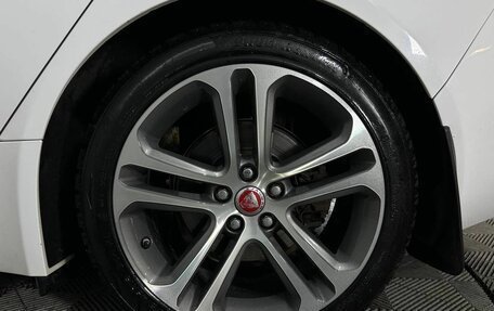 Jaguar XE I рестайлинг, 2016 год, 1 900 000 рублей, 30 фотография