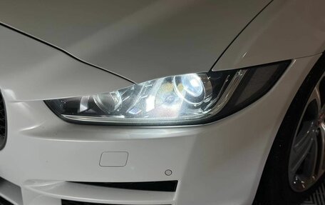 Jaguar XE I рестайлинг, 2016 год, 1 900 000 рублей, 29 фотография