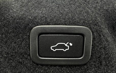 Jaguar XE I рестайлинг, 2016 год, 1 900 000 рублей, 31 фотография