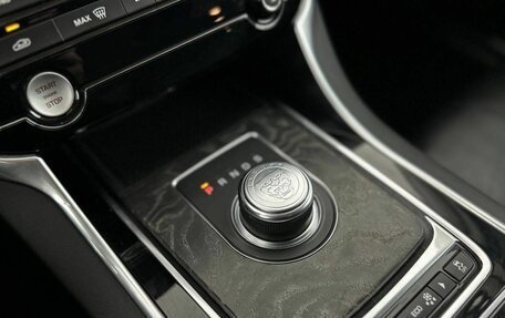 Jaguar XE I рестайлинг, 2016 год, 1 900 000 рублей, 25 фотография