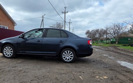 Volkswagen Jetta VI, 2008 год, 700 000 рублей, 3 фотография
