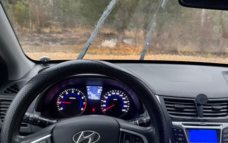 Hyundai Solaris II рестайлинг, 2013 год, 700 000 рублей, 10 фотография